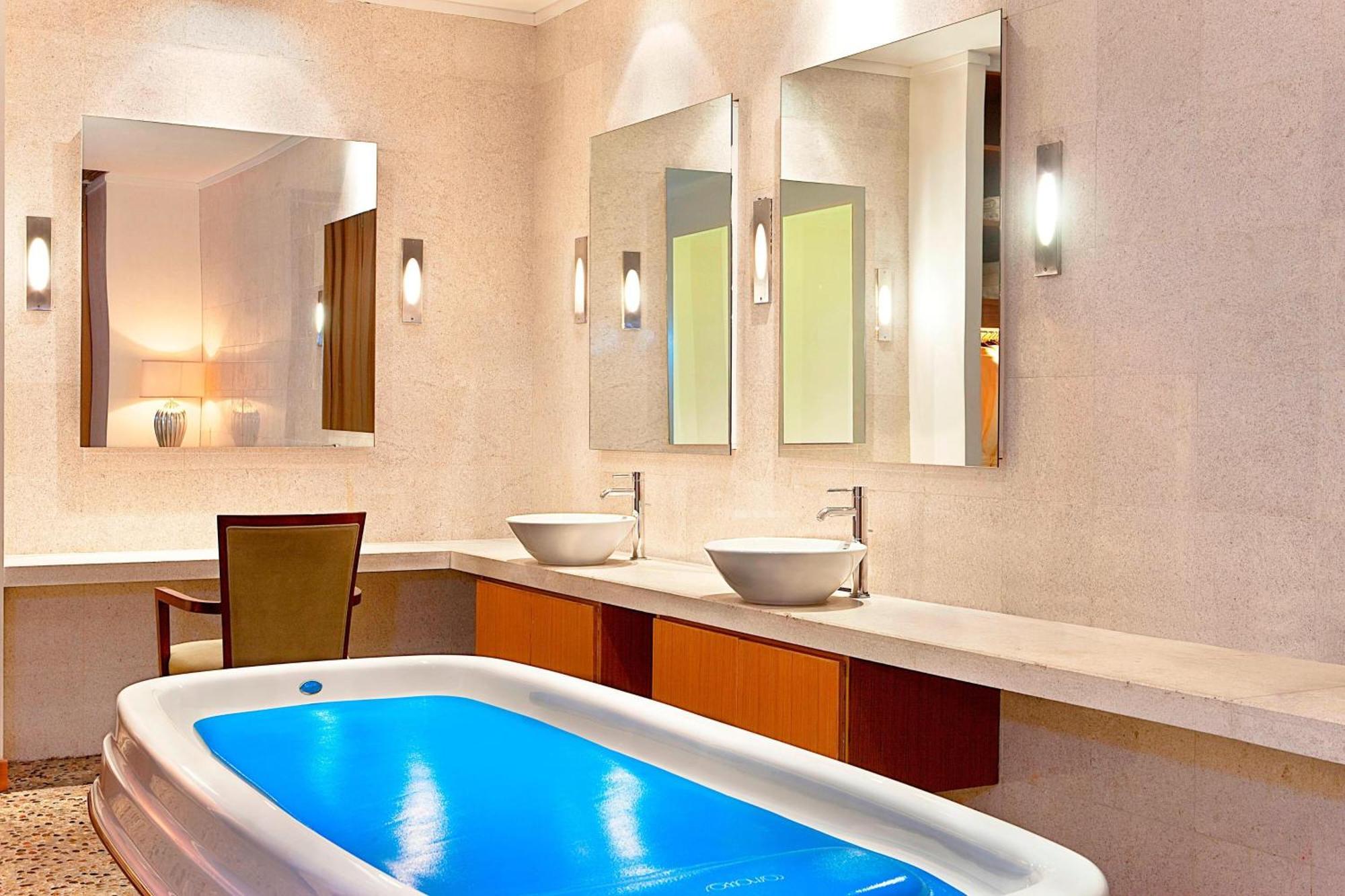 Sheraton Ningbo Hotel - Tianyi Square Luaran gambar