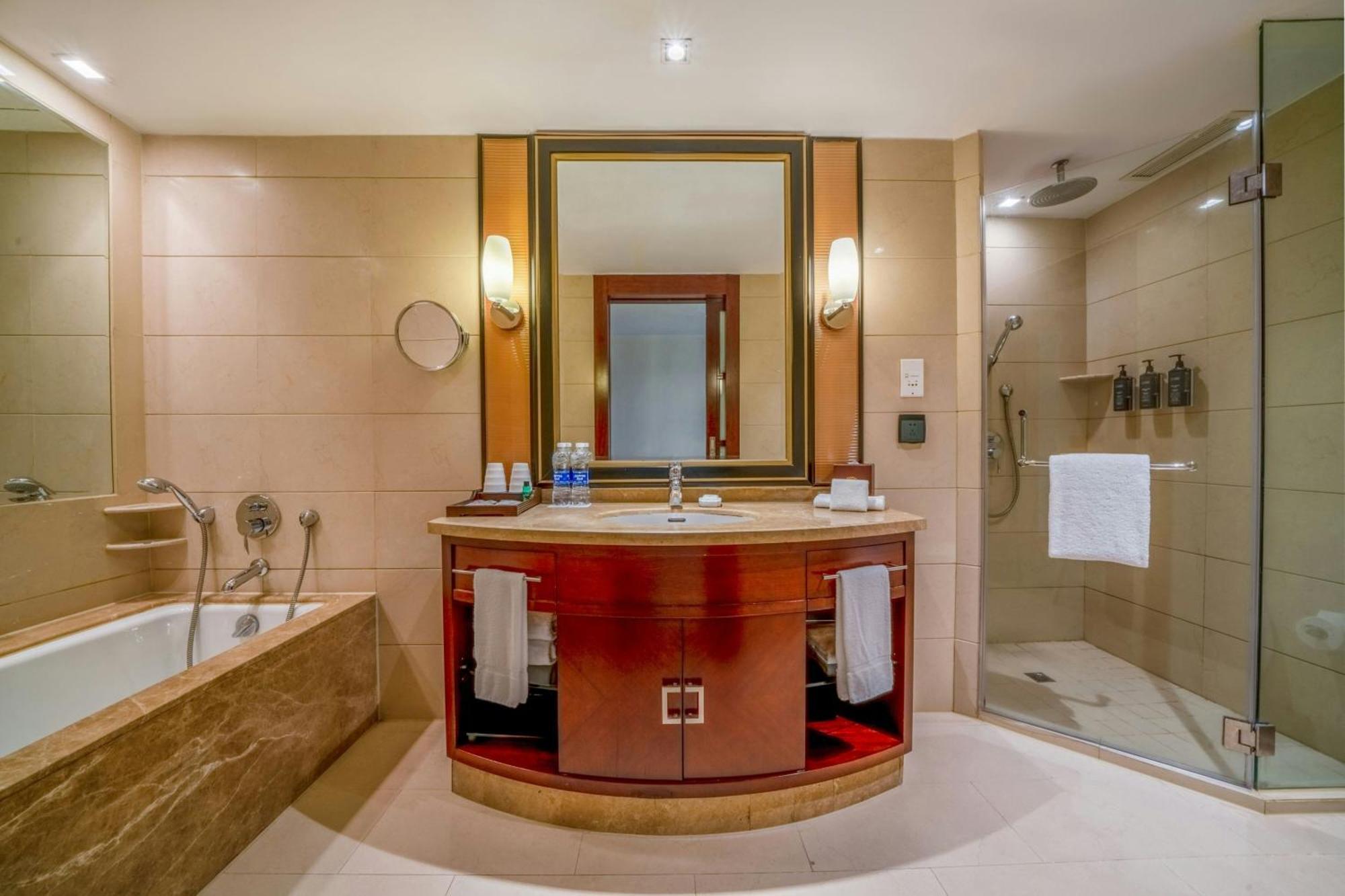 Sheraton Ningbo Hotel - Tianyi Square Luaran gambar